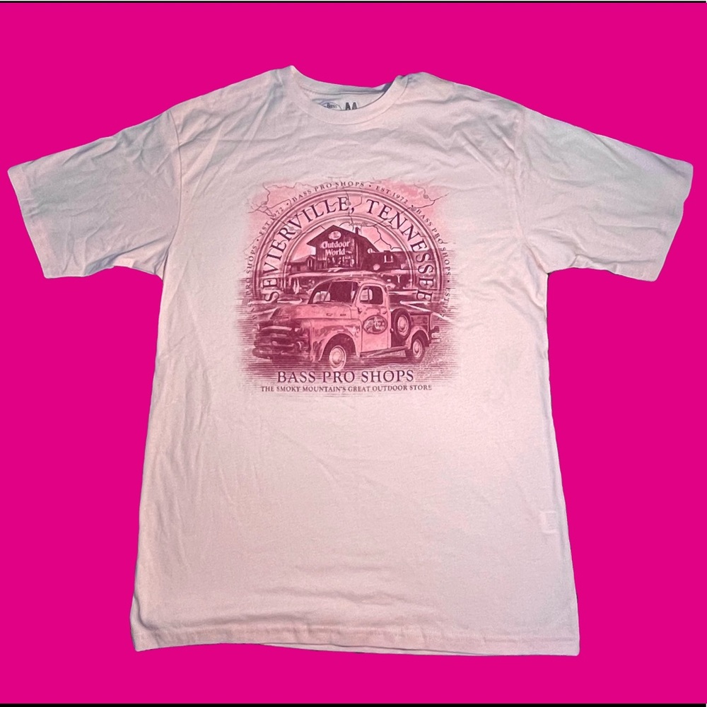 🆕Vintage Pink Sevierville, TN Old Truck Pro Bass Shops Graphic T-Shirt